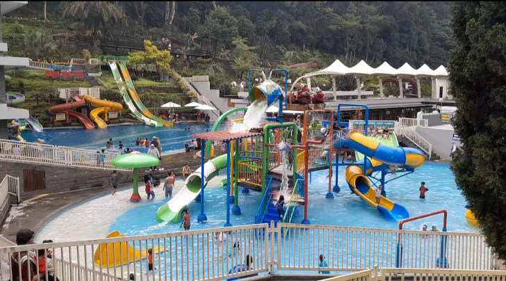 Libur Imlek, Taman Wisata Selecta Kota Batu Banjir Pengunjung