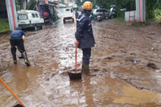 Hujan Lebat di Kota Batu, Pintu Masuk Selecta Diterjang Banjir Lumpur Luapan