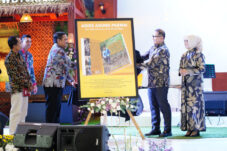 Pj Wali Kota Batu Launching Buku Biografi 2 Tahun Bersama Kota Wisata Batu