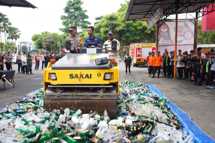 Operasi Pekat Semeru 2025, Polres Batu Ringkus 19 Tersangka dan Musnahkan Ratusan Ribu Barang Bukti