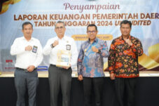 Jaga Transparansi, Wali Kota Batu Serahkan LKPD 2024 Kepada BPK RI Jatim