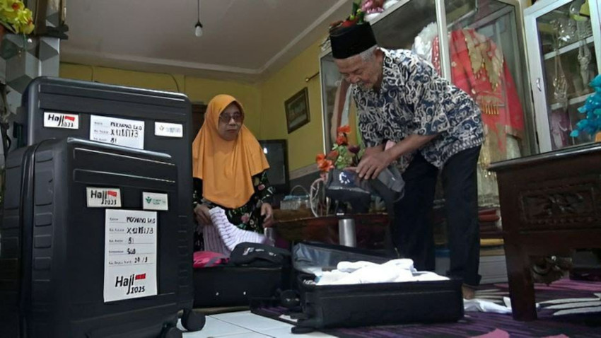 10 Tahun Menabung dari Hasil Berjualan Es Campur, Mbah Said dan Istri Akhirnya Berangkat Haji