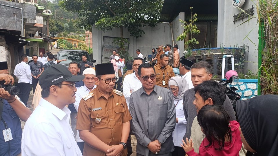 Naira, salah satu calon siswi Sekolah Rakyat asal Kota Batu saat dikunjungi oleh Menteri Sosial RI, Saifullah Yusuf.