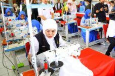 Target Pecahkan Rekor Muri, Bendera Merah Putih Terpanjang Jahitan Murid & Guru Tembus 15,4 Km