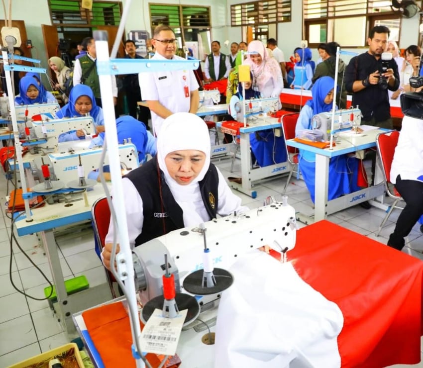 Target Pecahkan Rekor Muri, Bendera Merah Putih Terpanjang Jahitan Murid & Guru Tembus 15,4 Km
