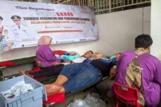 RSUD Karsa Husada Jemput Bola, Ratusan Warga Pasar Among Tani Cek Kesehatan Bareng Dokter