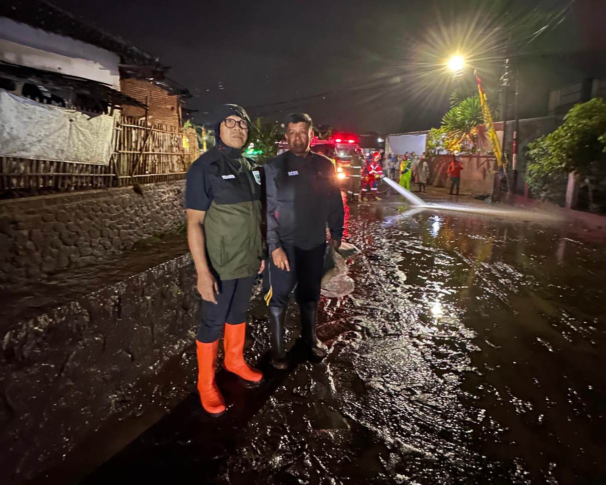 Wali Kota Batu Nurochman (Cak Nur) menegaskan pentingnya pengendalian alih fungsi lahan di kawasan hulu sebagai solusi utama mencegah banjir luapan di wilayah Bumiaji, Kota Batu. (Moch. Firman/Tagarjatim.id)